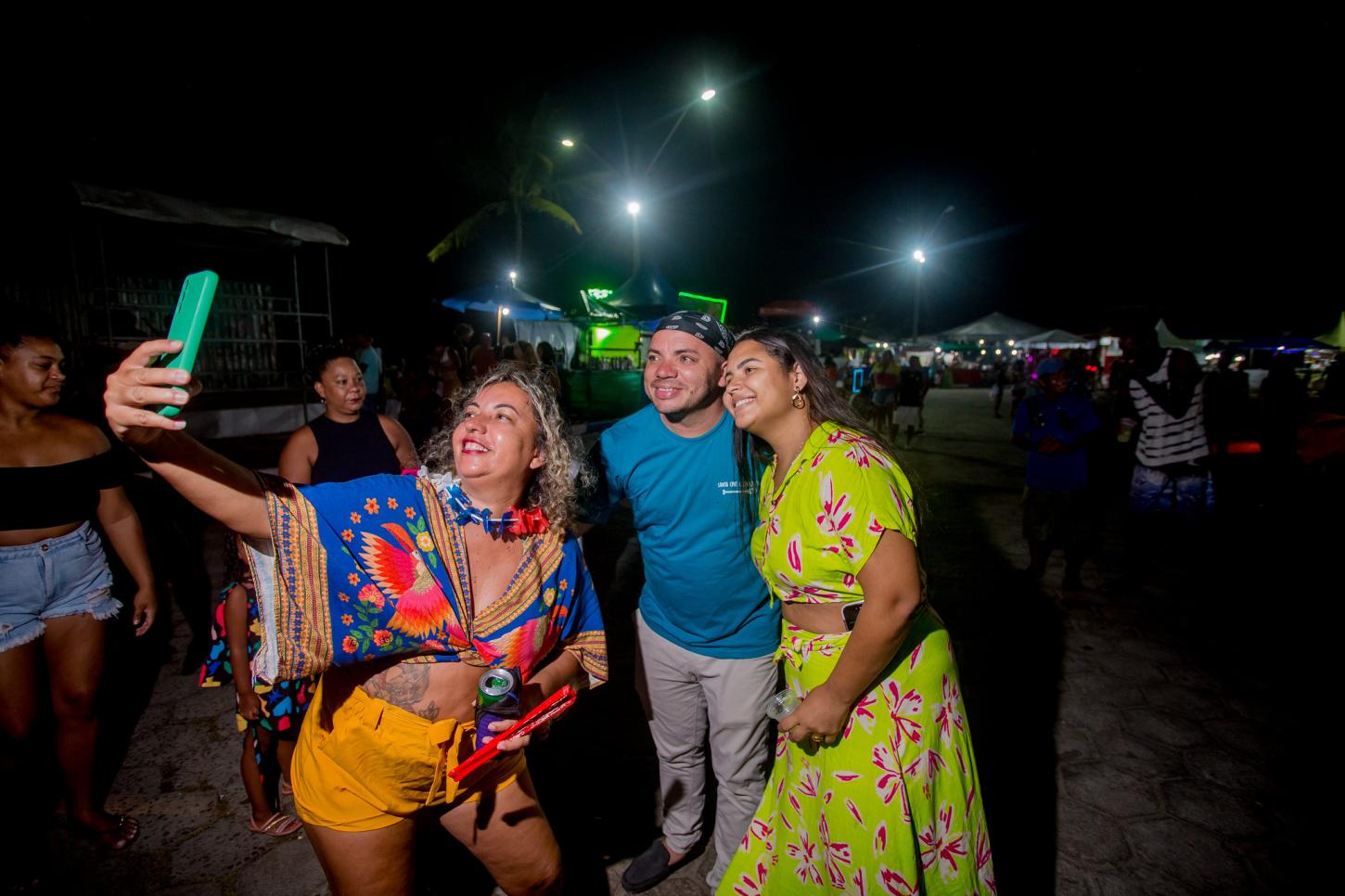 67bf0d84134ed_cabralia-folia-atrai-milhares-de-turistas-e-impulsiona-o-comercio-local-confira-gb-2519-8b642.jpg